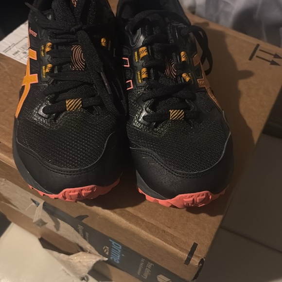 ASICS - Picture 4 of 5